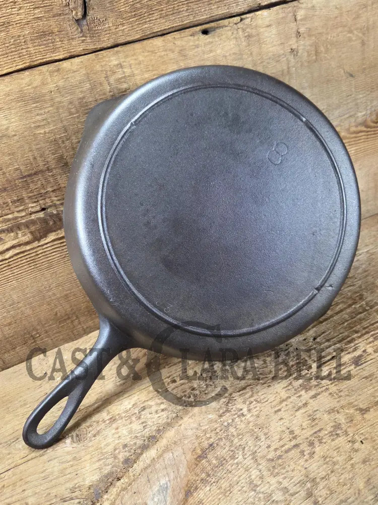 The Clara Bell Classic! 1940βs Era Three notch Lodge #8 cast iron skillet. Beautiful piece of Americana! Skillet