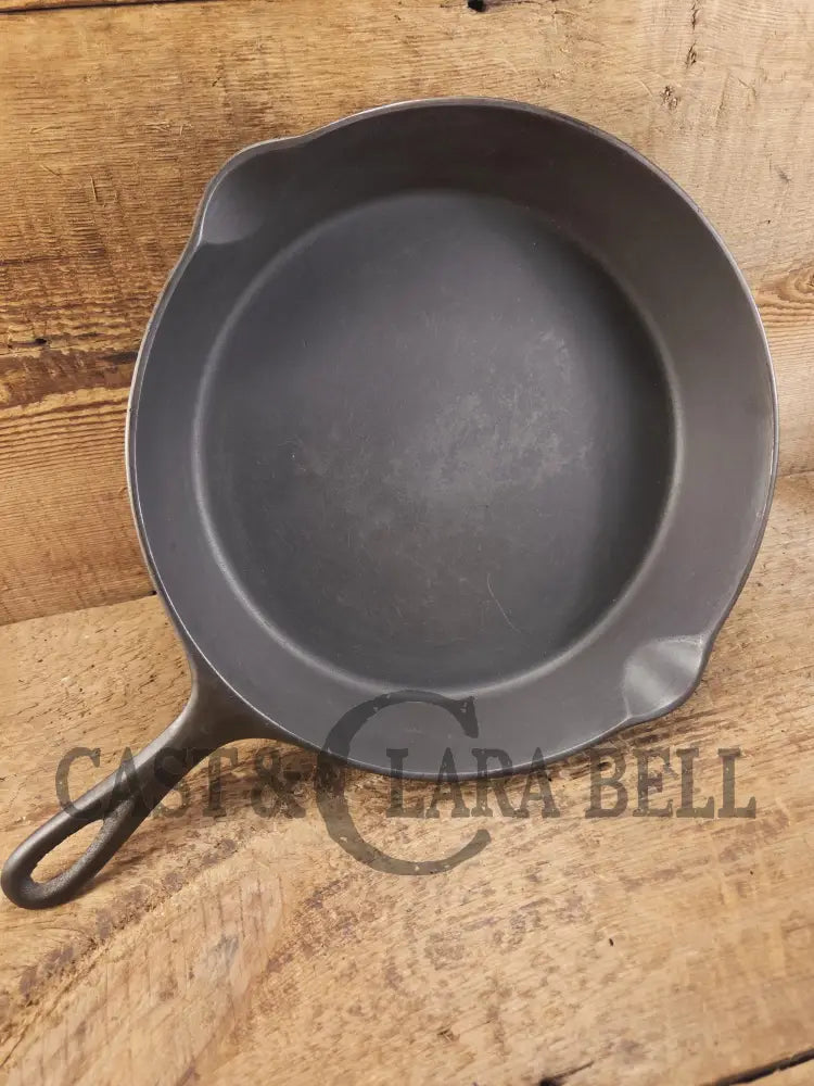 The Clara Bell Classic! 1940βs Era Three notch Lodge #8 cast iron skillet. Beautiful piece of Americana! SC24