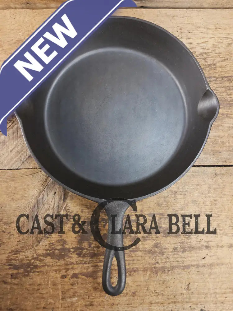 The Clara Bell Classic! 1940βs Era Three notch Lodge #8E cast iron skillet. Beautiful piece of Americana! SC24 Skillet