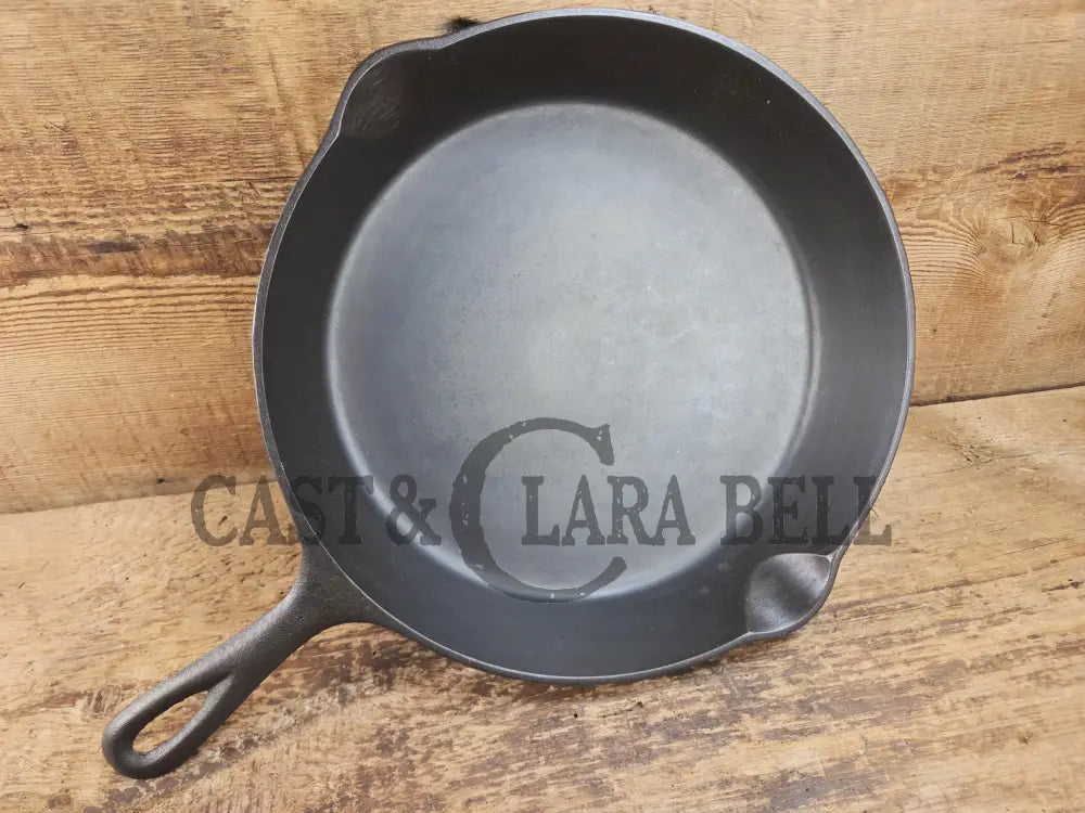 The Clara Bell Classic! 1940βs Era Three notch Lodge #8E cast iron skillet. Beautiful piece of Americana! SC24 Skillet