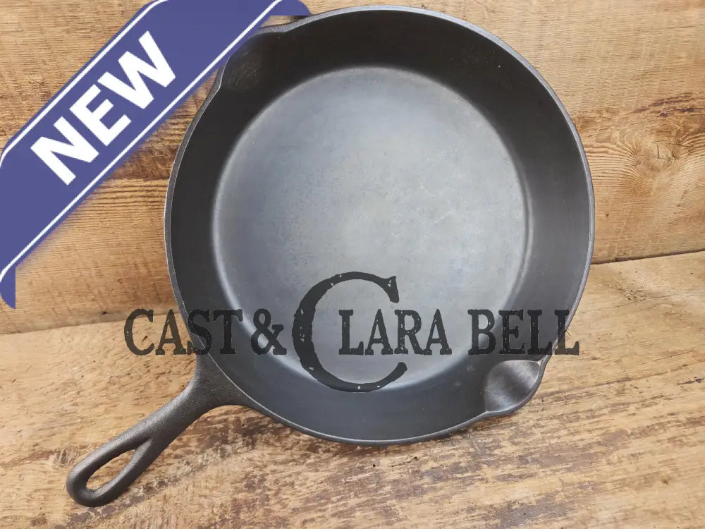 The Clara Bell Classic! 1940βs Era Three notch Lodge #8E cast iron skillet. Beautiful piece of Americana! SC24 Skillet