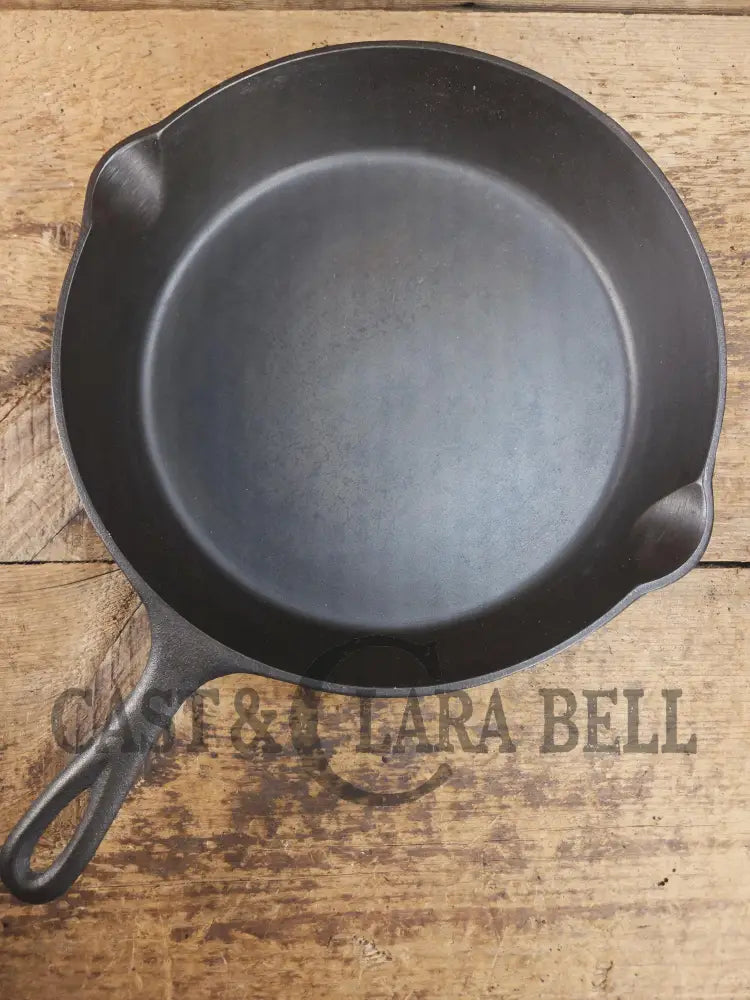 The Clara Bell Classic! 1940βs Era Three notch Lodge #8E cast iron skillet. Beautiful piece of Americana! SC24 Skillet