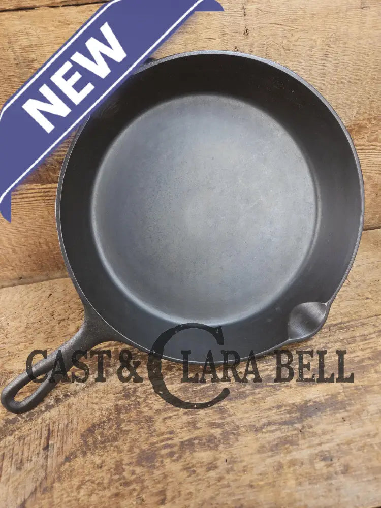 The Clara Bell Classic! 1940βs Era Three notch Lodge #8E cast iron skillet. Beautiful piece of Americana! SC24 Skillet