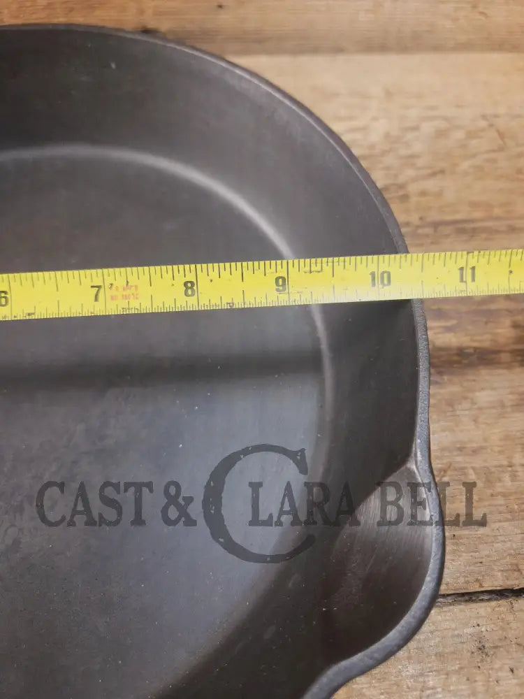 The Clara Bell Classic! 1940βs Era Three notch Lodge #8E cast iron skillet. Beautiful piece of Americana! SC24 Skillet
