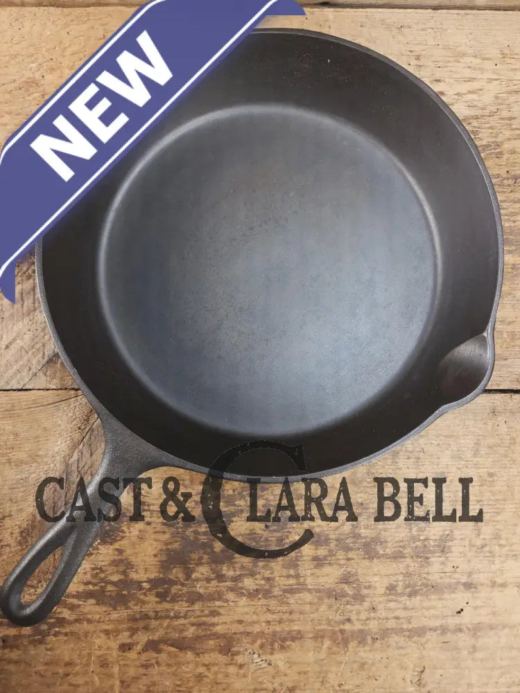 The Clara Bell Classic! 1940βs Era Three notch Lodge #8E cast iron skillet. Beautiful piece of Americana! SC24 Skillet