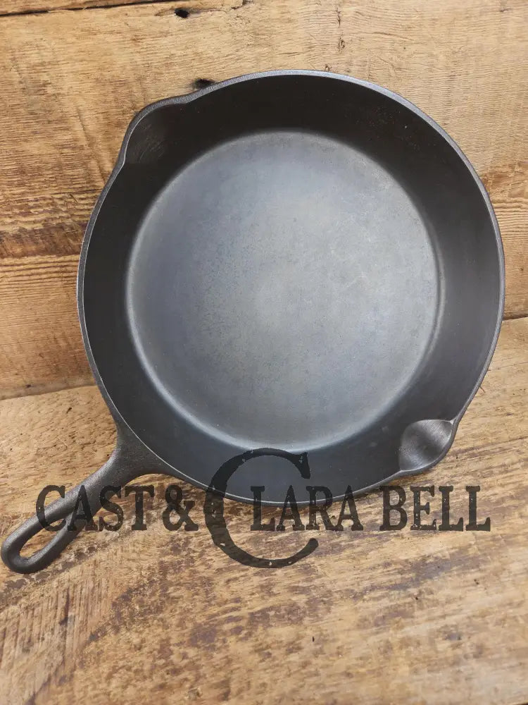 The Clara Bell Classic! 1940’s Era Three notch Lodge #8E cast iron skillet. Beautiful piece of Americana! SC24 Skillet