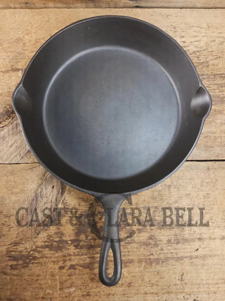 The Clara Bell Classic! 1940βs Era Three notch Lodge #8E cast iron skillet. Beautiful piece of Americana! SC24 Skillet