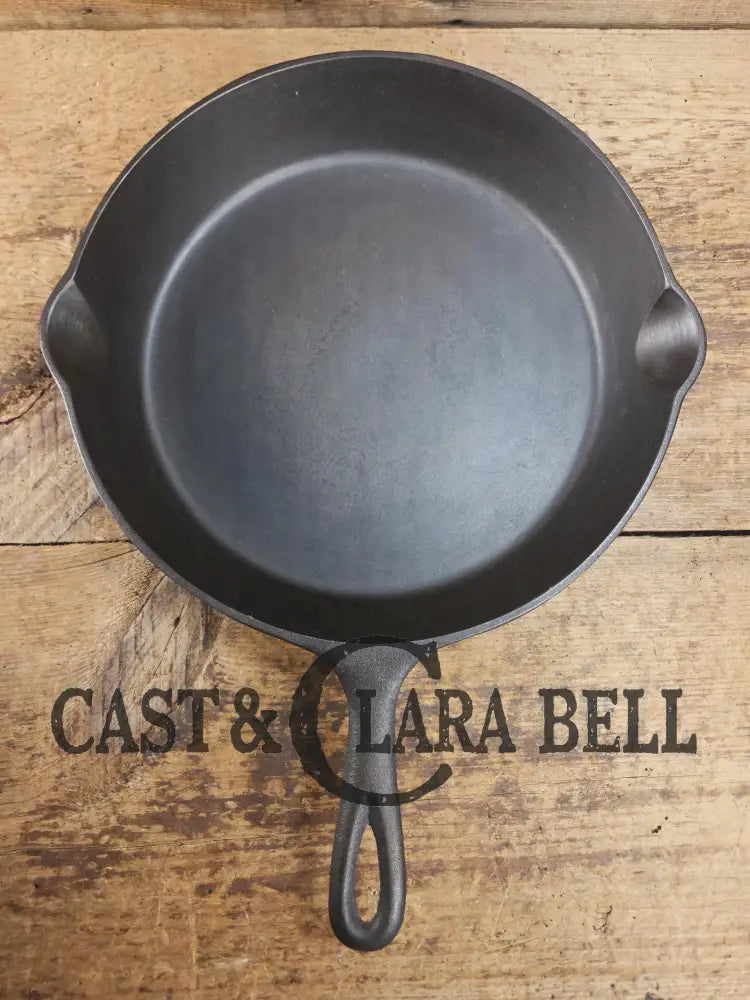 The Clara Bell Classic! 1940’s Era Three notch Lodge #8E cast iron skillet. Beautiful piece of Americana! SC24 Skillet
