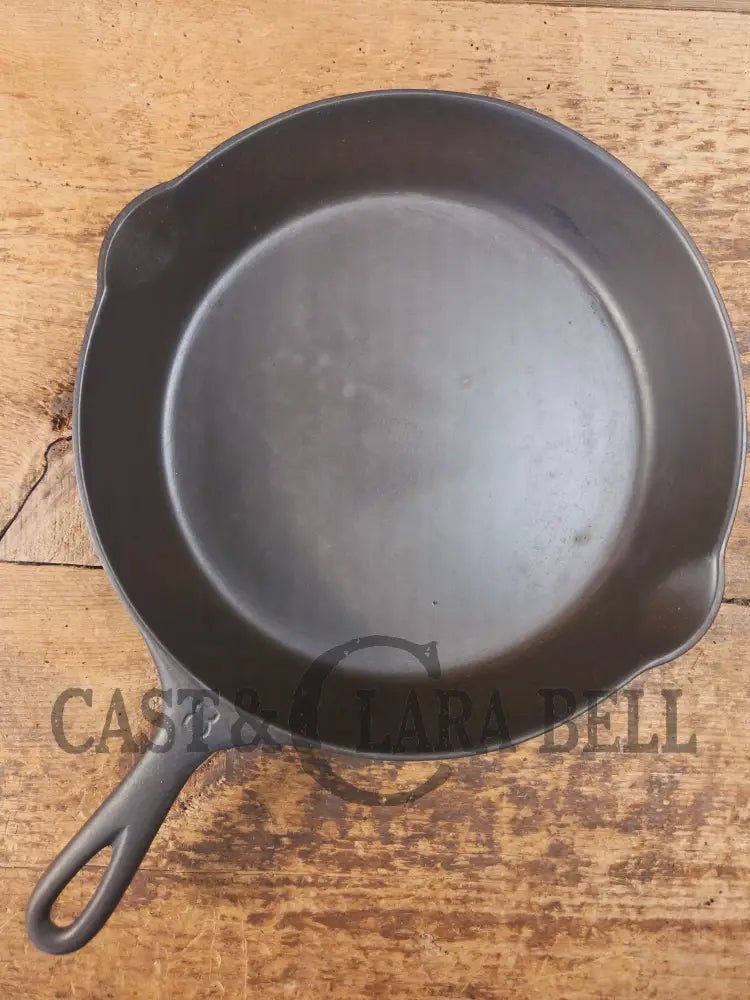 The Classic! 1910βs Griswold #8 Cast Iron Skillet with Slant Logo and FULL EPU 704 C - Skillet