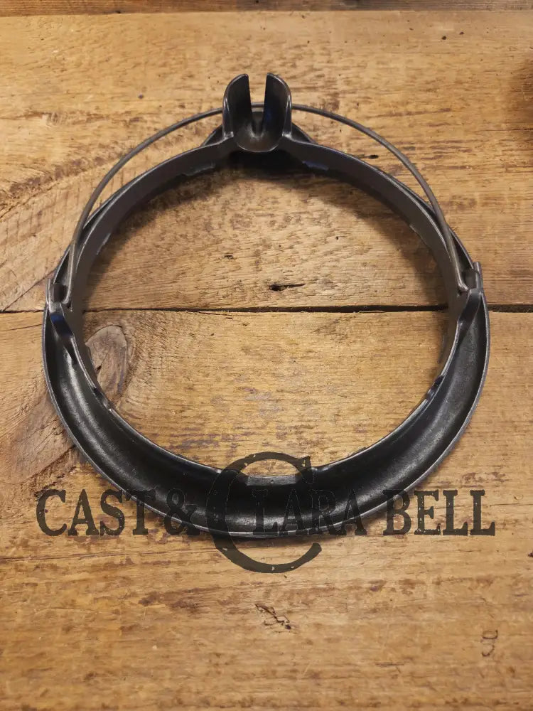 The Classic 1920βs Griswold Waffle Iron (314 /315) with Low Base (913). Fully restored and ready to make crispy