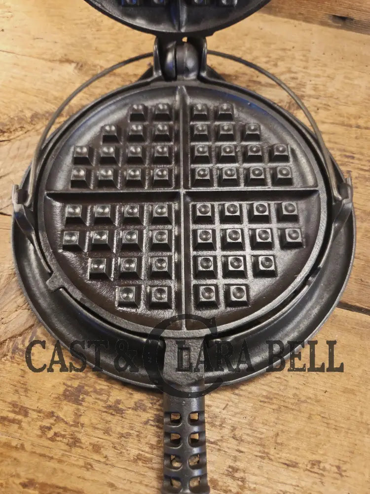 The Classic 1920’s Griswold Waffle Iron (314 /315) with Low Base (913). Fully restored and ready to make crispy