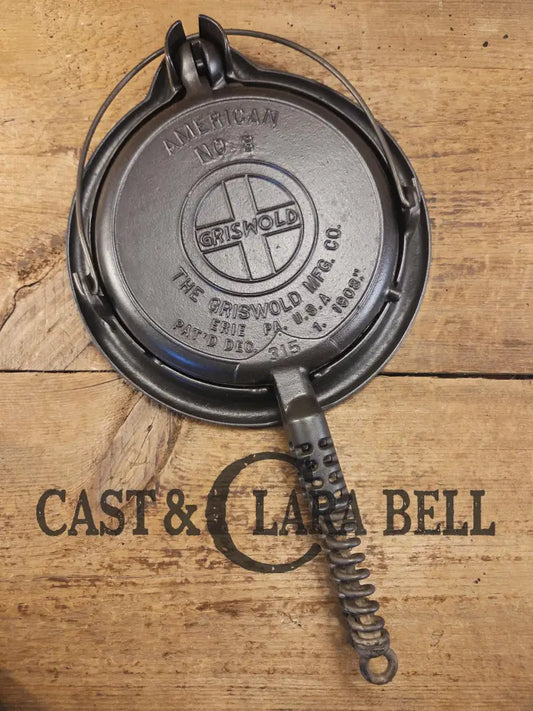 The Classic 1920βs Griswold Waffle Iron (314 /315) with Low Base (913). Fully restored and ready to make crispy