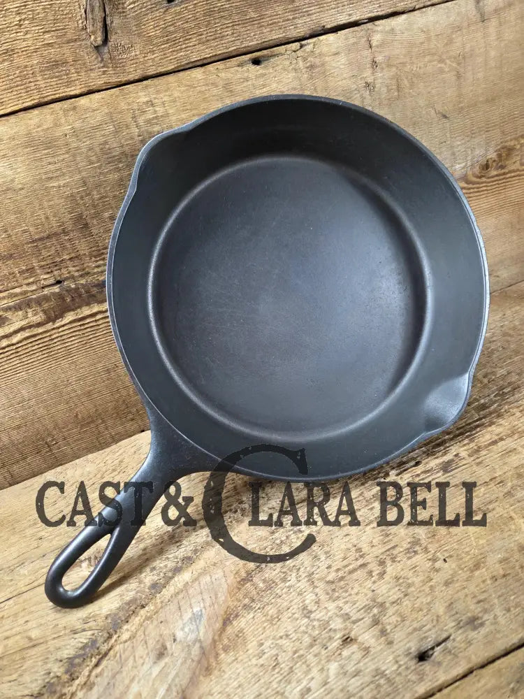 The Classic! 1920’s Wagner Ware Sidney -O- #8 B Skillet with Heat Ring and Stylized Logo Single digit C/N. Gorgeous!