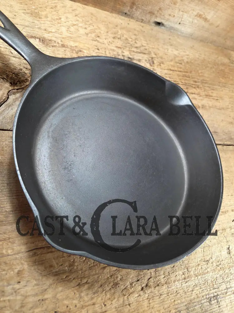 The Classic! 1920’s Wagner Ware Sidney -O- #8 B Skillet with Heat Ring and Stylized Logo Single digit C/N. Gorgeous!