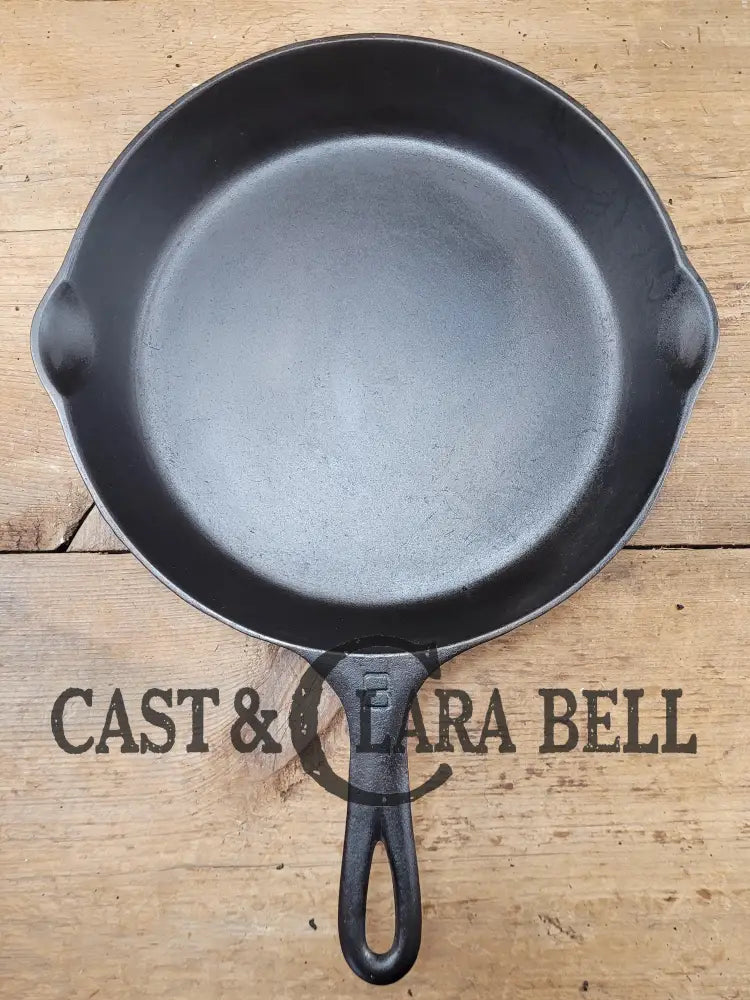 The Classic! 1930’S Griswold #8 Cast Iron Skillet With Large Block Logo 704 D