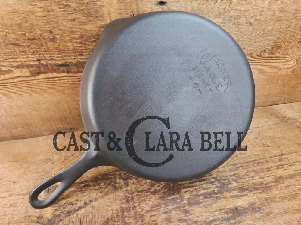 The Classic! 1930βs Wagner Ware #8 Cast Iron Skillet with Stylized Logo 1058 Skillet