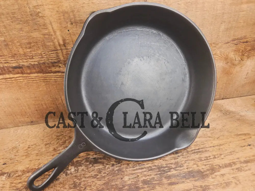 The Classic! 1930βs Wagner Ware #8 Cast Iron Skillet with Stylized Logo 1058 D Skillet