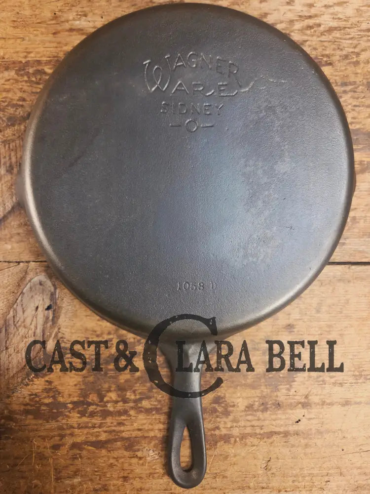 The Classic! 1930βs Wagner Ware #8 Cast Iron Skillet with Stylized Logo 1058 D Skillet