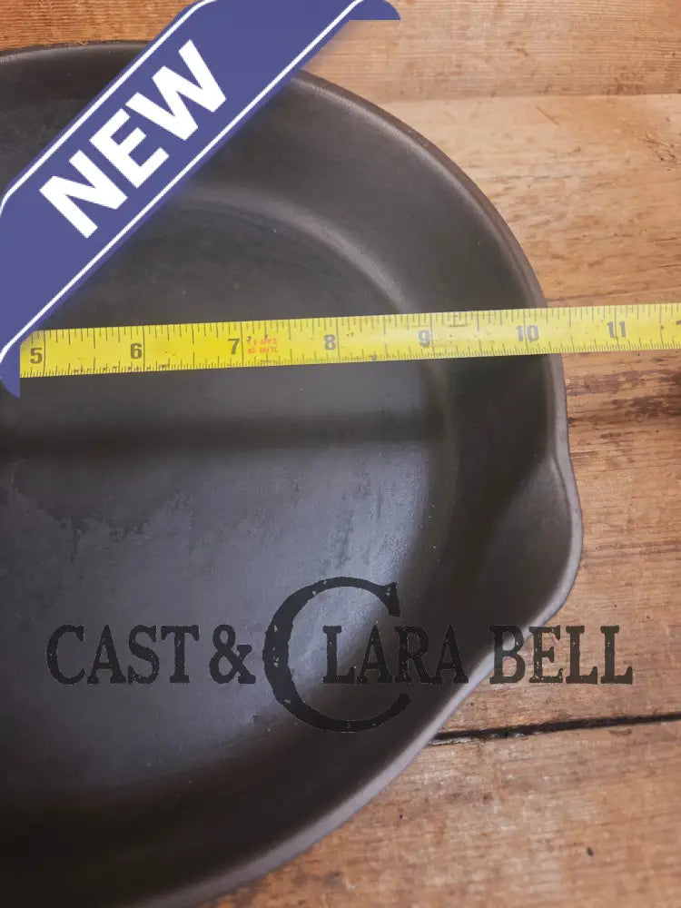 The Classic! 1930โs Wagner Ware #8 Cast Iron Skillet with Stylized Logo 1058 D Skillet