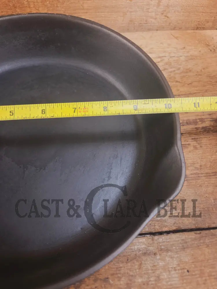 The Classic! 1930’s Wagner Ware #8 Cast Iron Skillet with Stylized Logo 1058 D Skillet