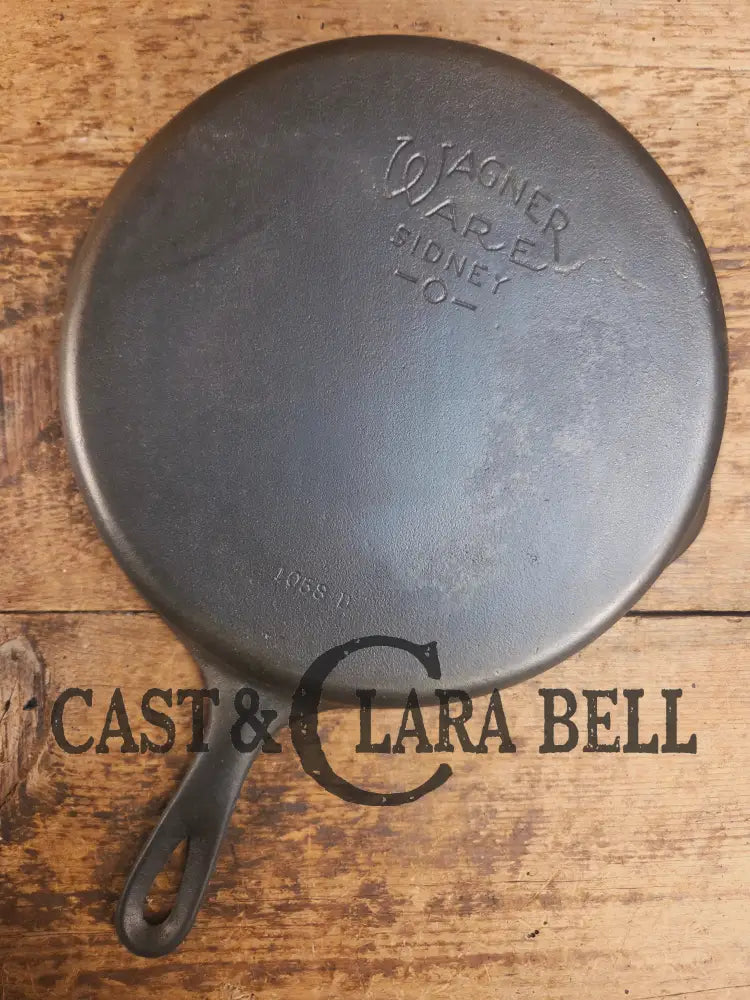 The Classic! 1930βs Wagner Ware #8 Cast Iron Skillet with Stylized Logo 1058 D Skillet