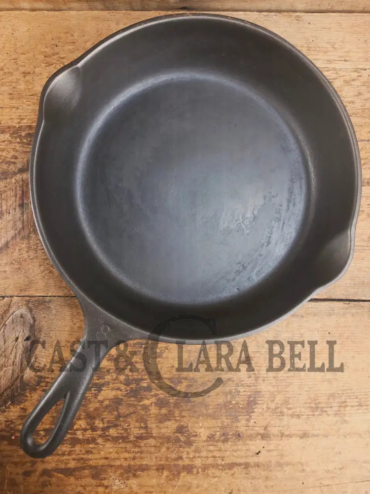 The Classic! 1930’s Wagner Ware #8 Cast Iron Skillet with Stylized Logo 1058 D Skillet