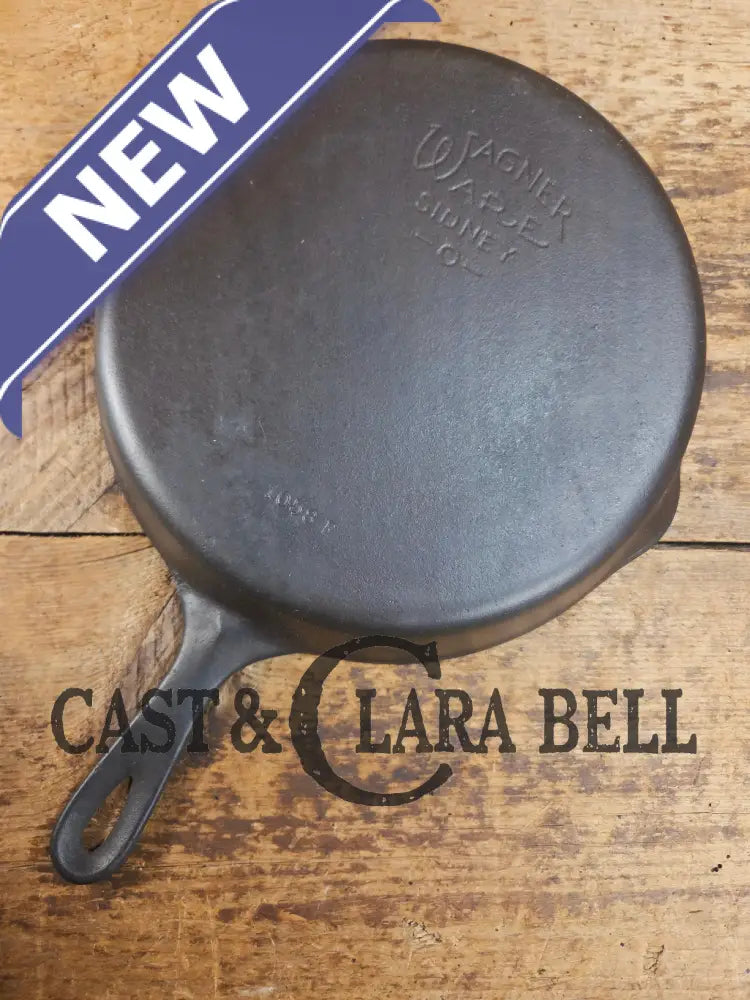 The Classic! 1930’s Wagner Ware #8 Cast Iron Skillet with Stylized Logo 1058 E Skillet