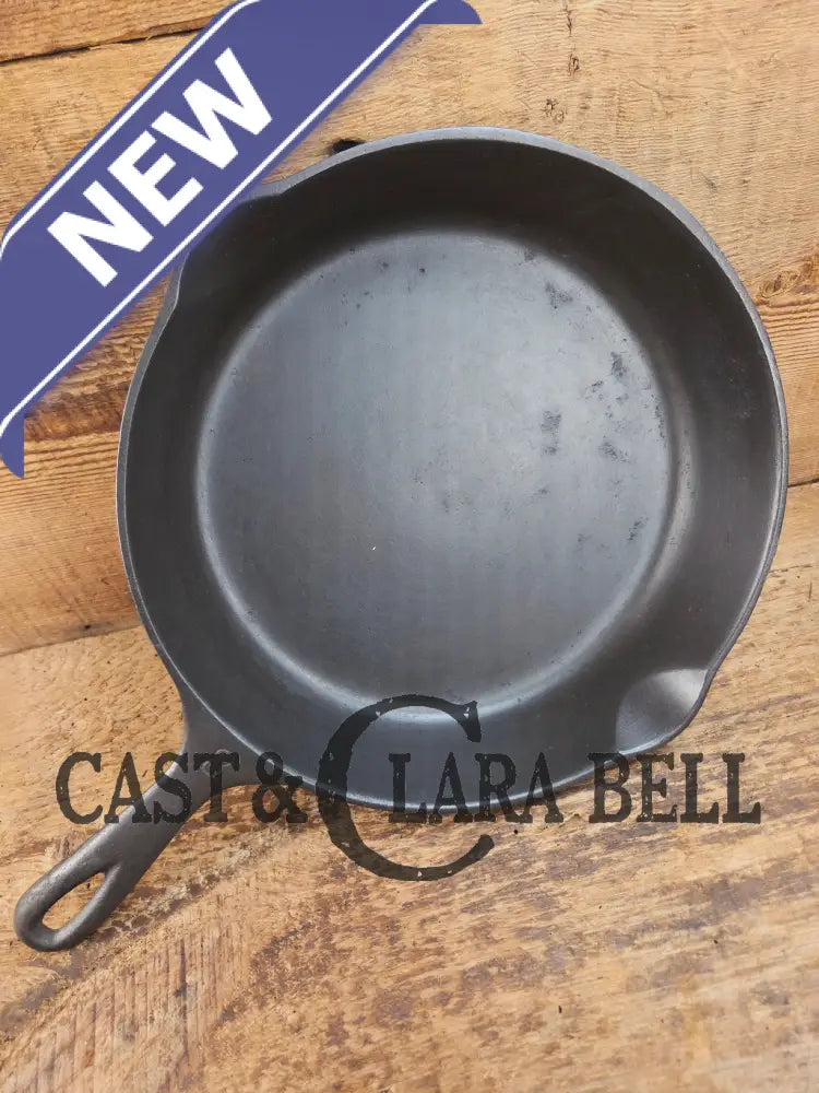 The Classic! 1930’s Wagner Ware #8 Cast Iron Skillet with Stylized Logo 1058 E Skillet