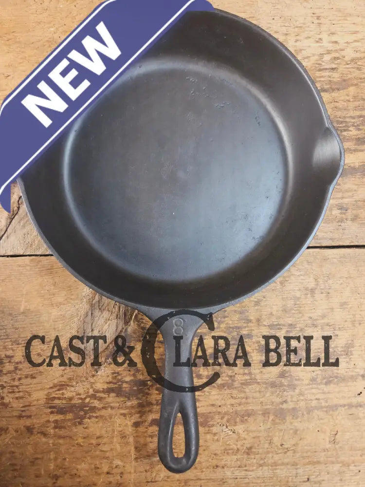 The Classic! 1930’s Wagner Ware #8 Cast Iron Skillet with Stylized Logo 1058 E Skillet