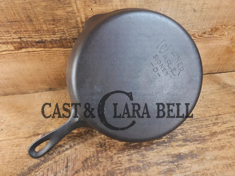 The Classic! 1930’s Wagner Ware #8 Cast Iron Skillet with Stylized Logo 1058 E Skillet