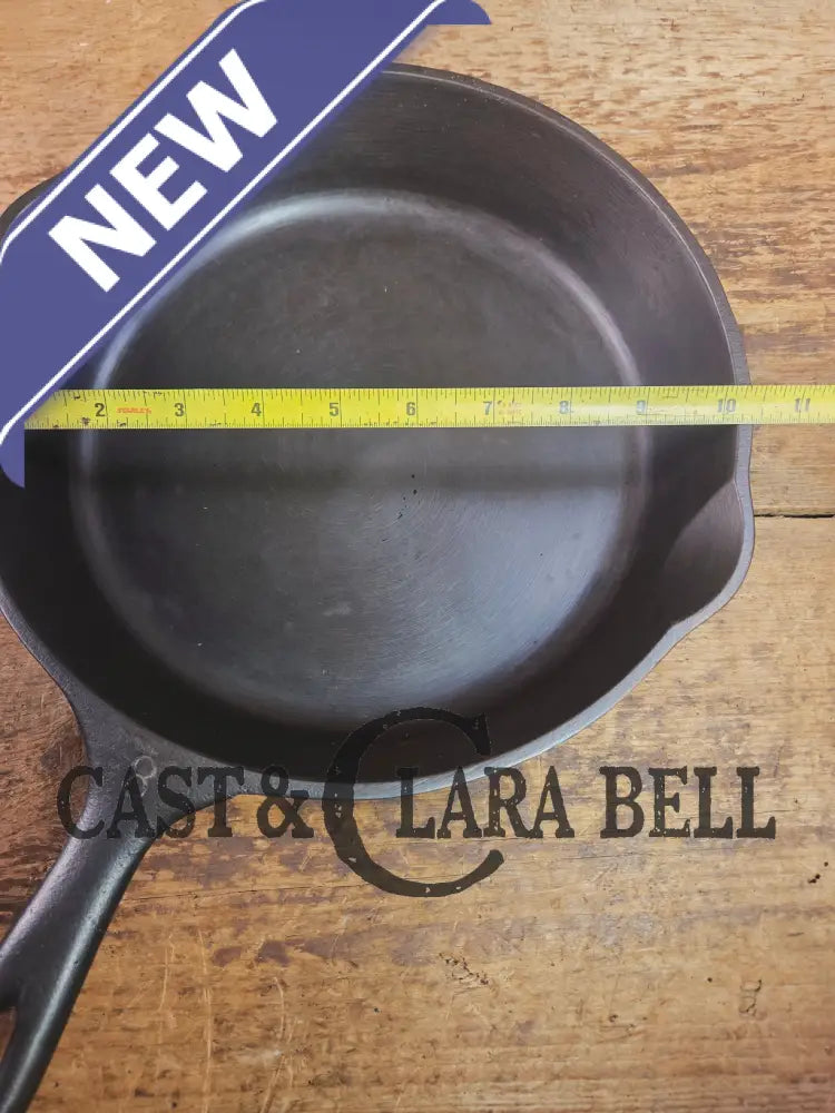 The Classic! 1930’s Wagner Ware #8 Cast Iron Skillet with Stylized Logo 1058 M Skillet