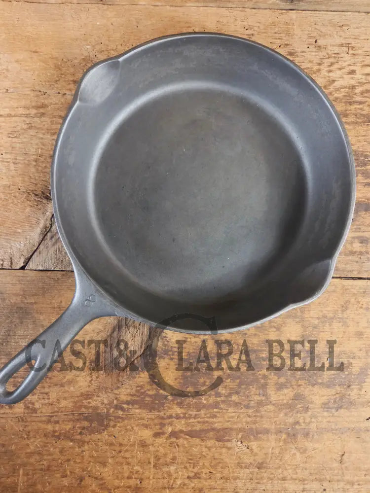 The Classic! 1930’s Wagner Ware #8 Cast Iron Skillet with Stylized Logo 1058 Y - Skillet