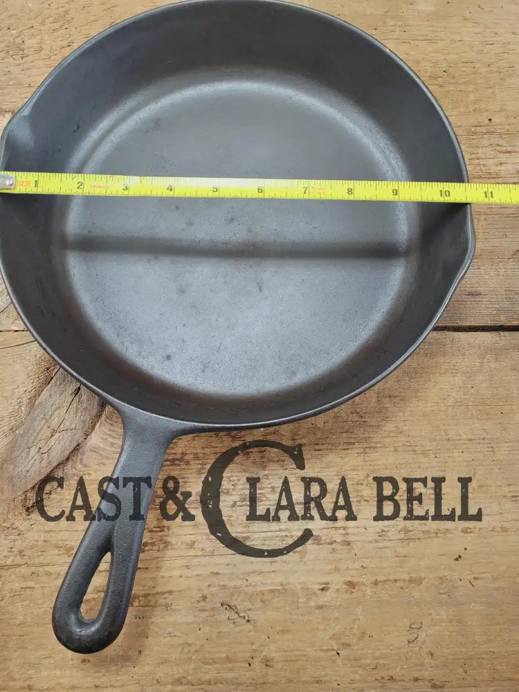 The Classic 8! 1940’s early Birmingham Stove & Range Red Mountain Series #8 Skillet 8C