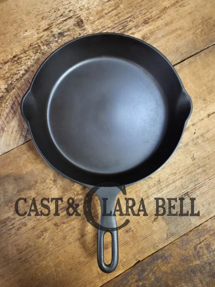 The Classic 8! 1940’s Iron Mountain by Griswold #8 Skillet with Heat Ring 1033. Unique brand from an iconic company
