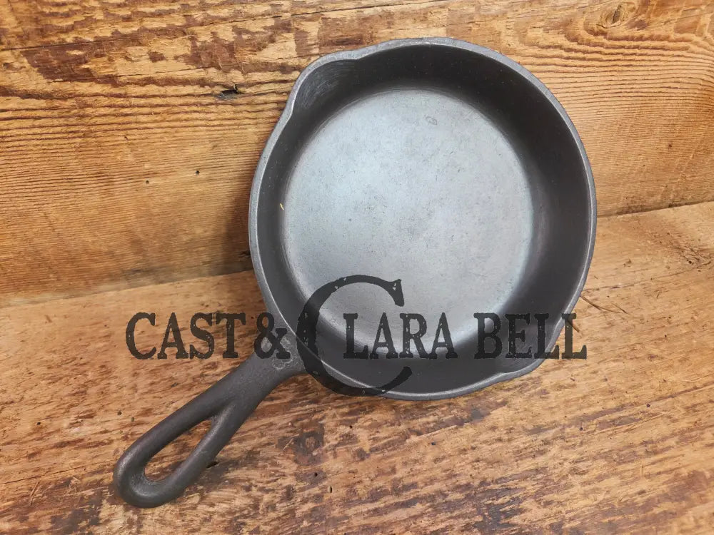 The Classic Egg Skillet. 1930’s Wagner Ware #3 Cast Iron Egg Skillet 1053 Z Skillet