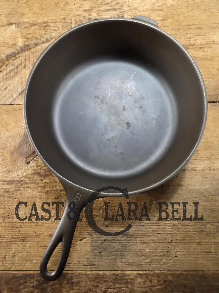 The Classic fryer! Our most popular Wagner Ware #8 Cast Iron Chicken Fryer 1088 K SC24 Skillet