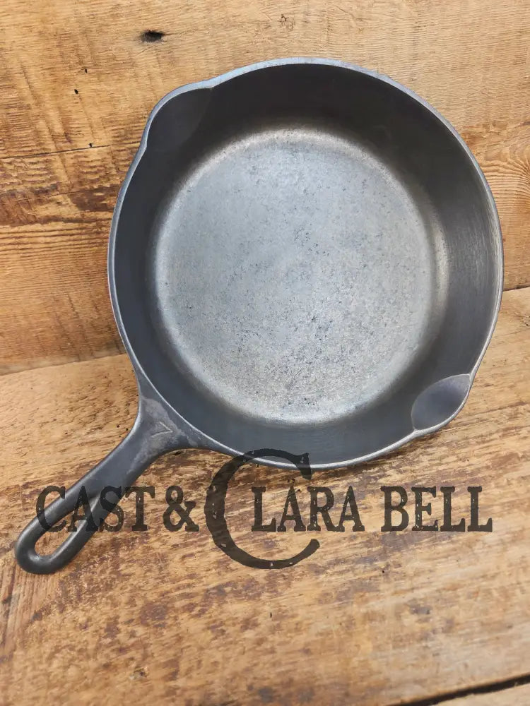 The illusive #7 1930βs Wagner Ware #7 Cast Iron Skillet 1057 Skillet
