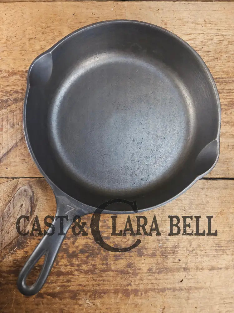 The illusive #7 1930βs Wagner Ware #7 Cast Iron Skillet 1057 Skillet