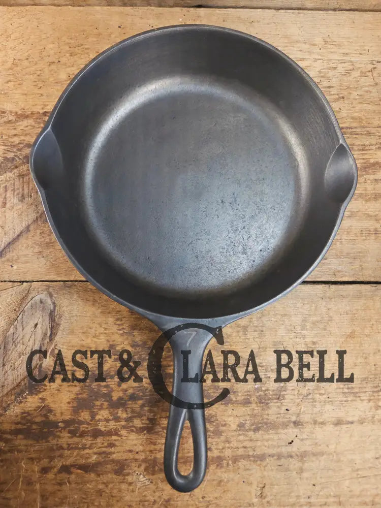 The illusive #7 1930βs Wagner Ware #7 Cast Iron Skillet 1057 Skillet