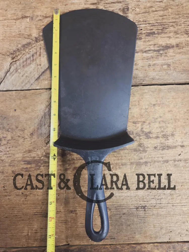 The MAC Daddy. Huge Repurposed Griswold Large Block #12 cast iron spatula. WOW almost the size of a pizza peal! Ready