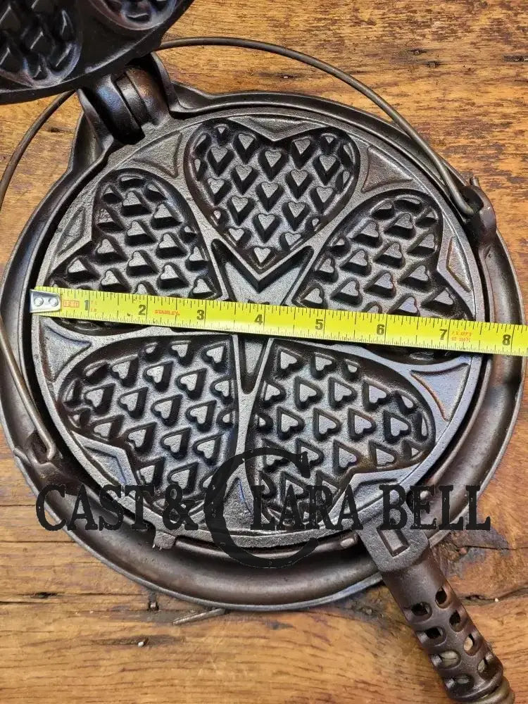 The Premier waffle iron! Griswold No. 18 ’Heart and Star’ (928/928) Waffle Iron (Large Star version). Bailed base.