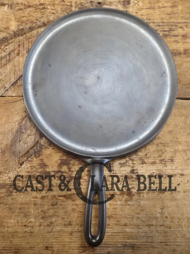 Top seller! 1920’s Wagner Logo #8 Griddle. Great for easy small meals looks GREAT in the kitchen! Griddle