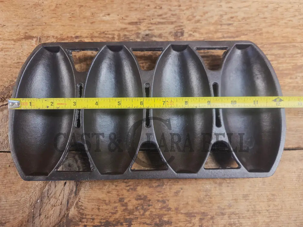 Tough one to find! Early 1900βs Wagner 4 Cup Vienna Pan #4 - H. Makes wonderful rolls & cornbread! Bakeware