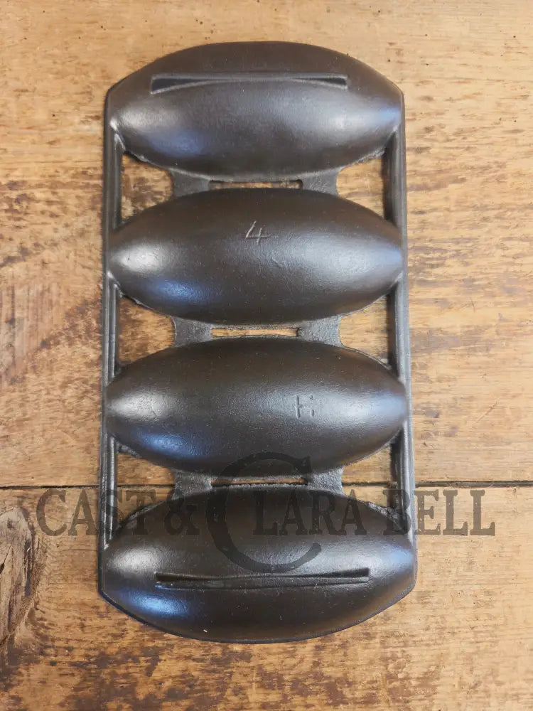 Tough one to find! Early 1900βs Wagner 4 Cup Vienna Pan #4 - H. Makes wonderful rolls & cornbread! Bakeware