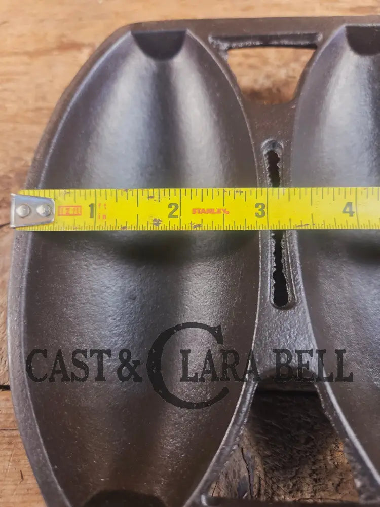 Tough one to find! Early 1900’s Wagner 4 Cup Vienna Pan #4 - H. Makes wonderful rolls & cornbread! Bakeware