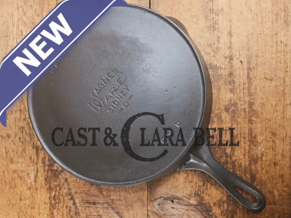 Tough to find! 1920โs era Wagner made National / Wagner Ware dual logo #9 (1359) Center logo cast iron skillet with