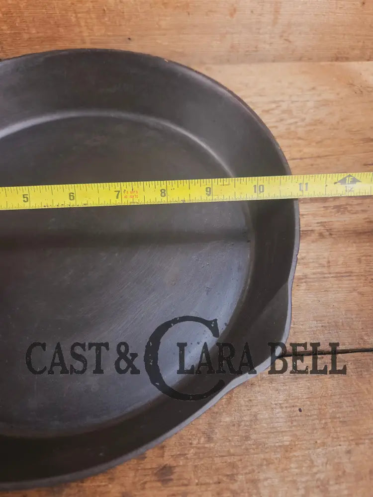 Tough to find! 1920βs era Wagner made National / Wagner Ware dual logo #9 (1359) Center logo cast iron skillet with