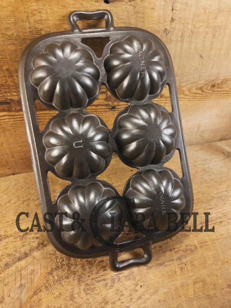 Tough to find. Gorgeous Wagner Ware 6 cup Cast Iron Turk Head Gem Pan! Collectors piece!