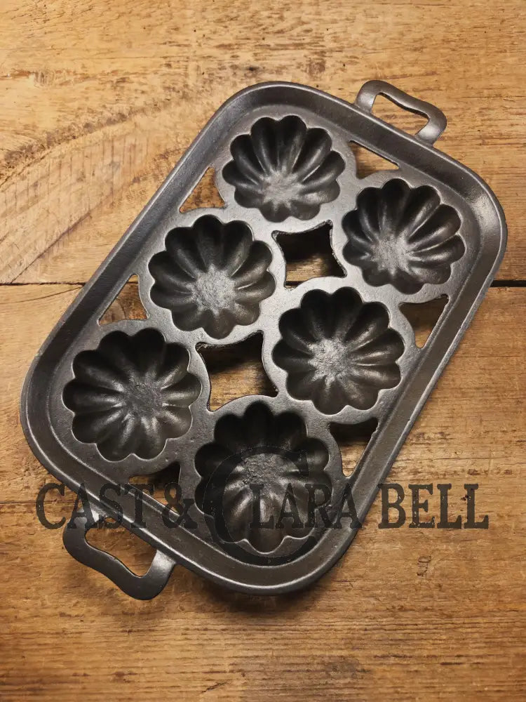 Tough to find. Gorgeous Wagner Ware 6 cup Cast Iron Turk Head Gem Pan! Collectors piece! Bakeware