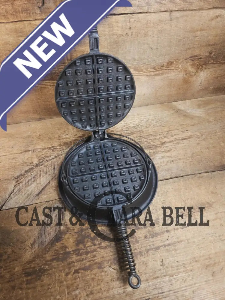 Tougher to find 1920’s Early Wagner Ware Stylized logo 1408 #8 Waffle Iron with short Base! Waffle Iron
